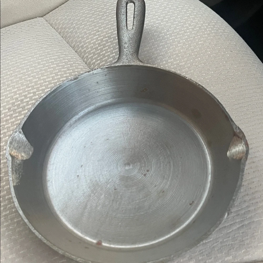Vintage Cast Iron made in Taiwan 6.5” Skillet